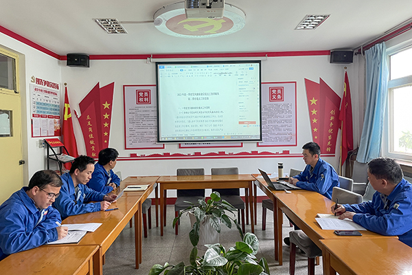 4月12日上午10點(diǎn)，動(dòng)力車間黨支部在黨員活動(dòng)室組織召開(kāi)4月份黨風(fēng)廉政建設(shè)專題會(huì)議，學(xué)習(xí)貫徹公司紀(jì)檢委員例會(huì)精神，安排部署支部二季度黨風(fēng)廉政建設(shè)重點(diǎn)工作。.jpg