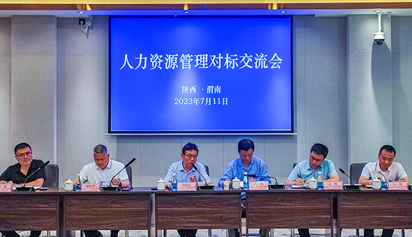 7月11日，公司黨委副書記、董事、工會(huì)主席馮曉宏在交流會(huì)上致歡迎詞    600.jpg