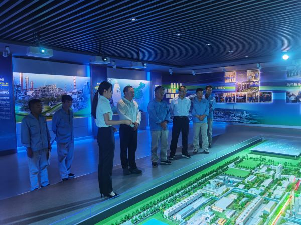 8月24日，國網(wǎng)渭南供電公司一行來公司調(diào)研座談，參觀展覽廳.jpg