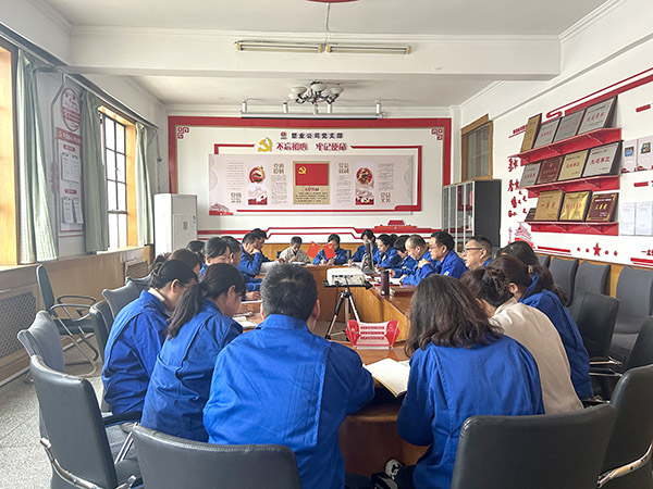 3月5日，渭河塑業(yè)公司以融入生產(chǎn)經(jīng)營抓黨建為引領(lǐng)，組織召開積極創(chuàng)新，實(shí)現(xiàn)生產(chǎn)經(jīng)營管理提升研討會。.jpg