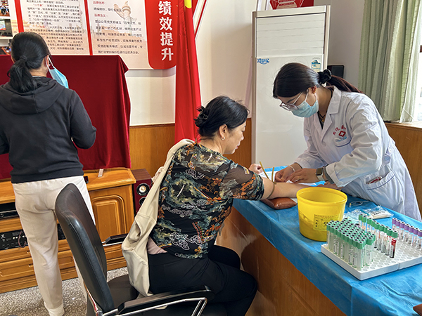4月24日，公司聘請紅化醫(yī)院為車間勞務(wù)用工進(jìn)行職業(yè)健康體檢。.jpg