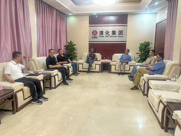 5月22日上午，陜西榆神外貿發(fā)展有限公司總經理王仲及JA-代理咨詢德國有限公司首席執(zhí)行官約瑟夫·阿波雷加一行5人到公司座談交流，公司副總師張生財、渭河實業(yè)公司黨支部書記王勇及業(yè)務部主管張廣武參與座談.jpg