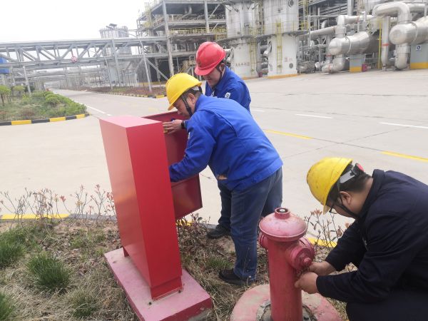 圖2 7月10日，檢查人員檢查人員重點檢查消防器材。設(shè)施.jpg